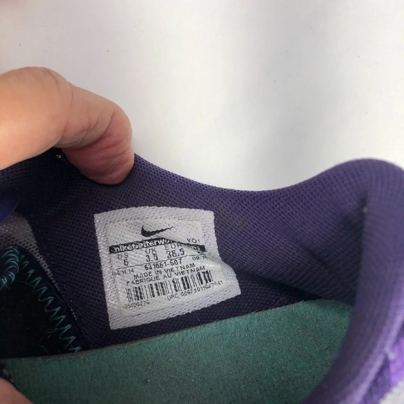 Nike woman’s running/walking shoes.  Size 6. - Picture 5 of 8